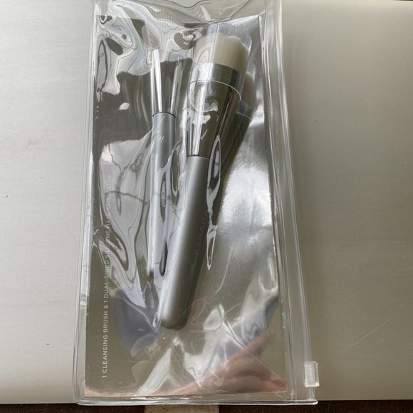 Cosmedix Cleansing Brush + Mask Applicator Set - Picture 5 of 7